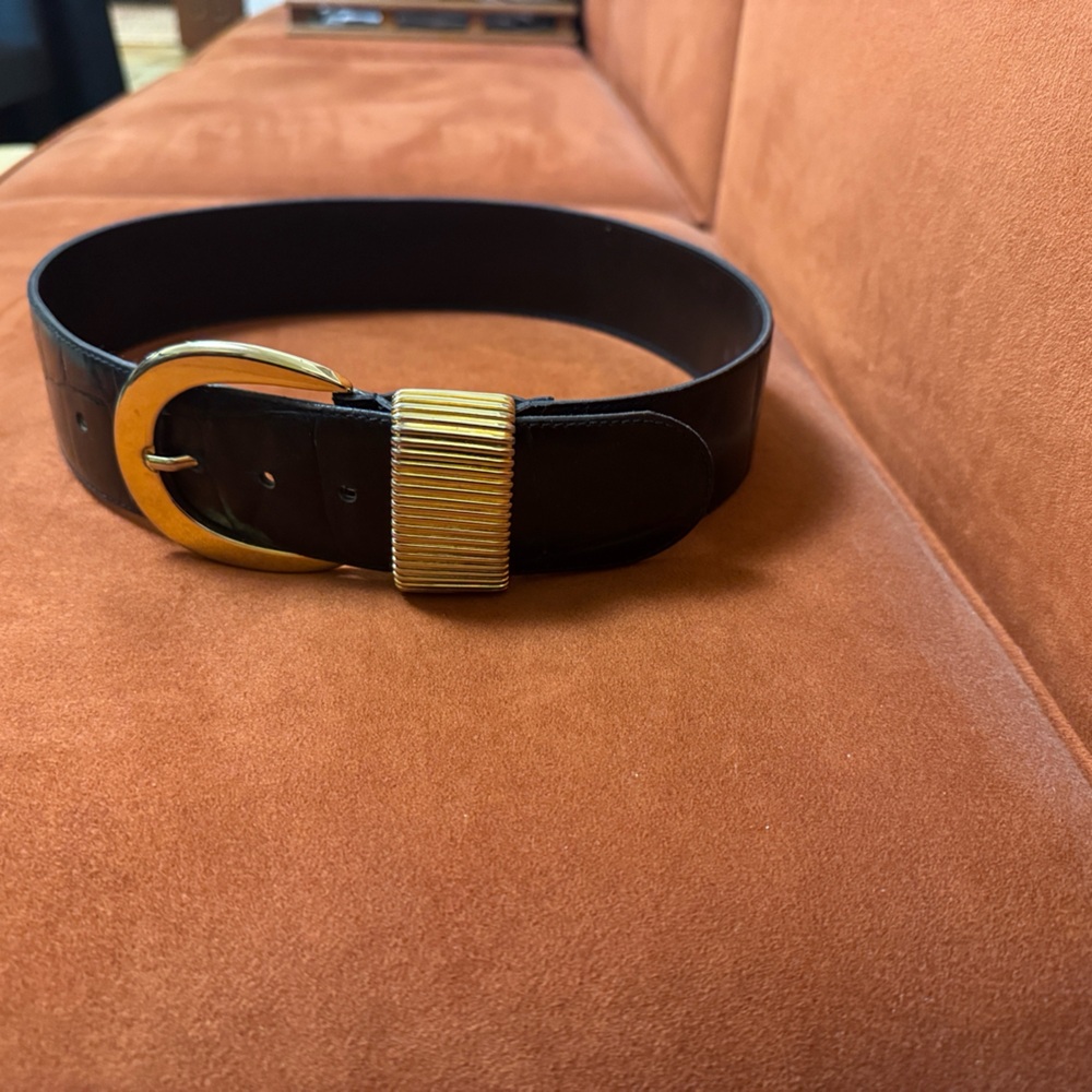 Elegant Furla Black Leather Belt with Gold Buckle